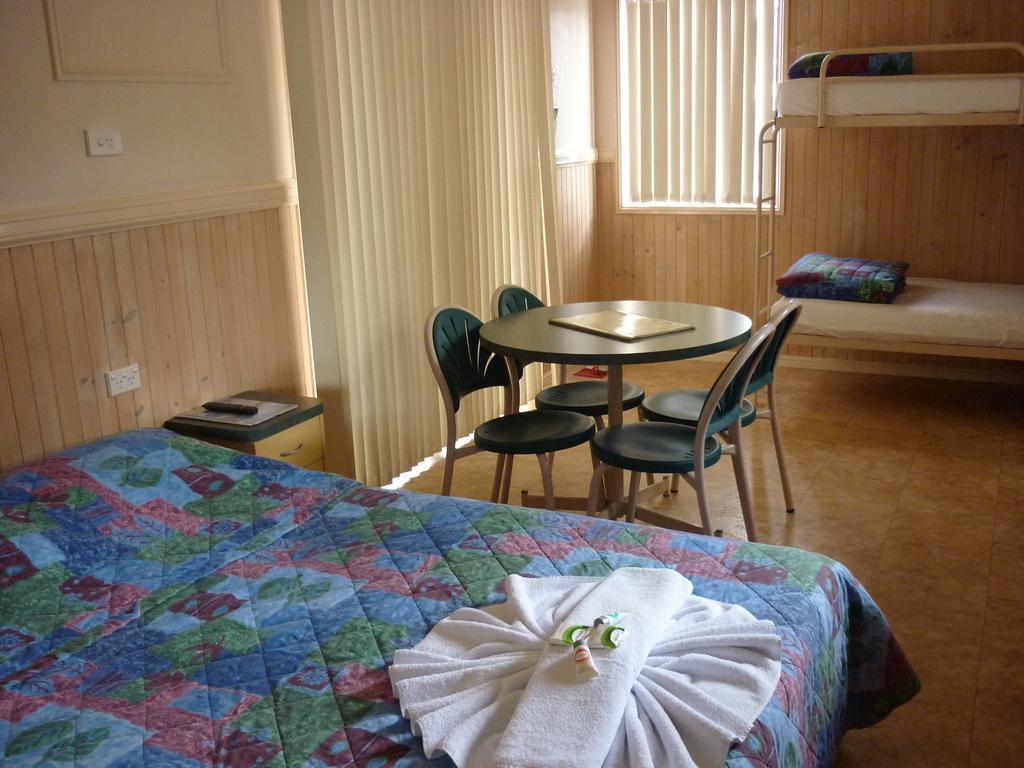 Roma Big Rig Tourist Park Hotel Bagian luar foto