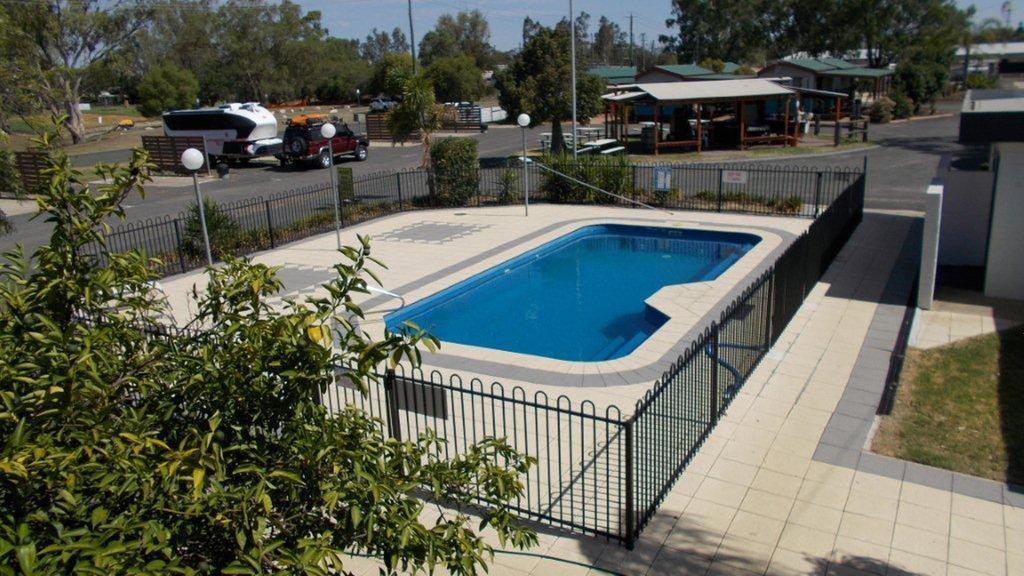 Roma Big Rig Tourist Park Hotel Bagian luar foto